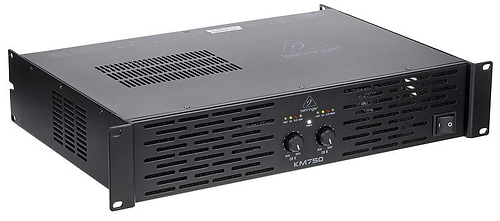 מגבר עוצמתי KM750 עם תגובה משופרת של Behringer