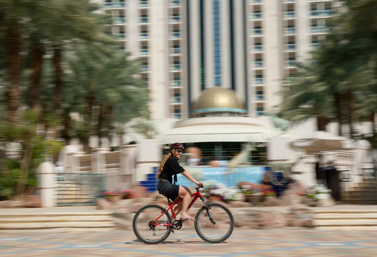 الكورنيش القريب من فندق هيرودس بالاس إيلات
