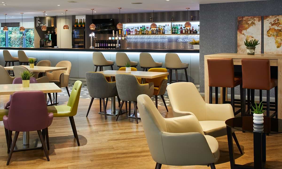 Leonardo London Heathrow Airport - Bar