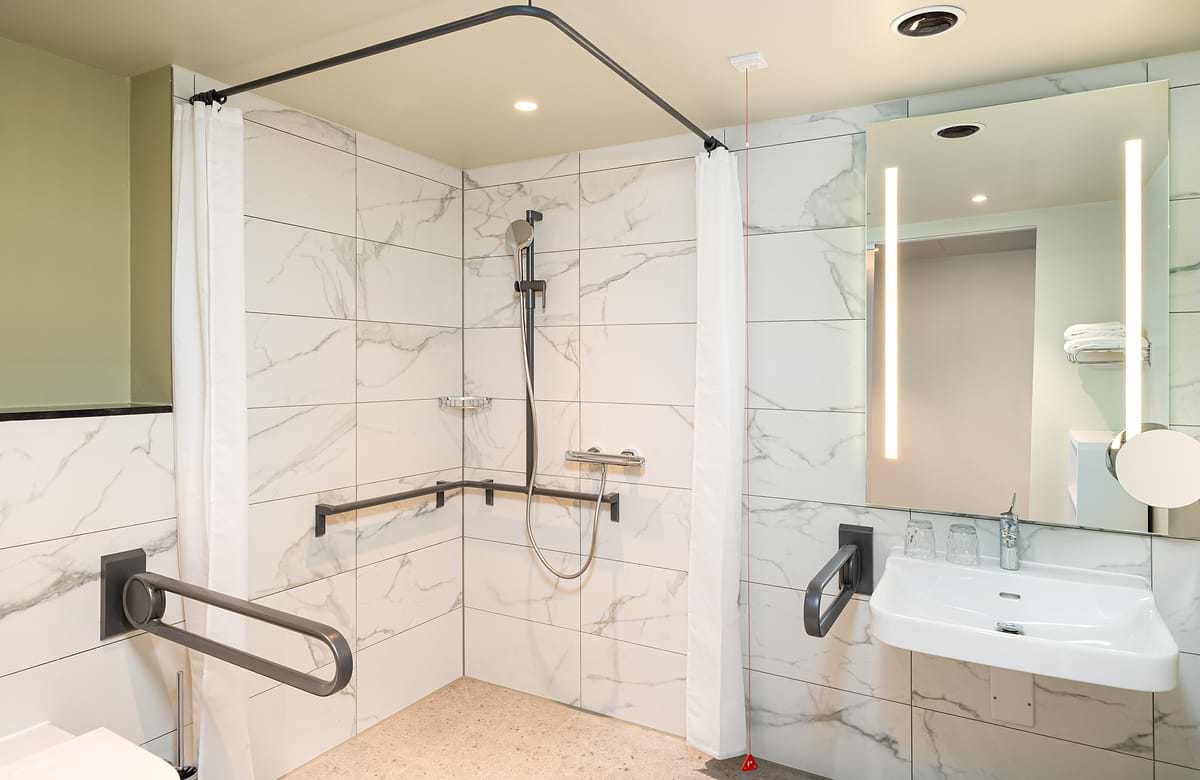 Leonardo Hotel Hamburg Altona- Bagno accessibile