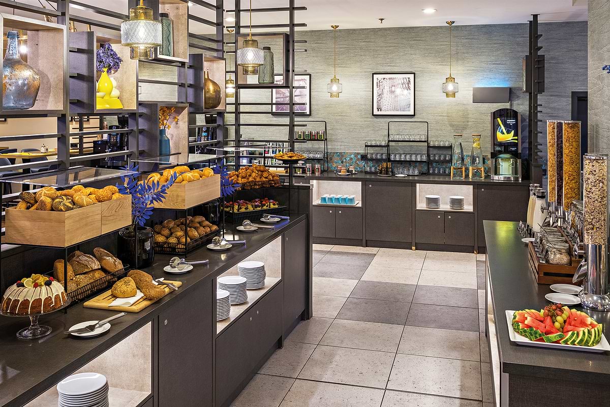 法兰克福莱昂纳多皇家酒店 - 早餐