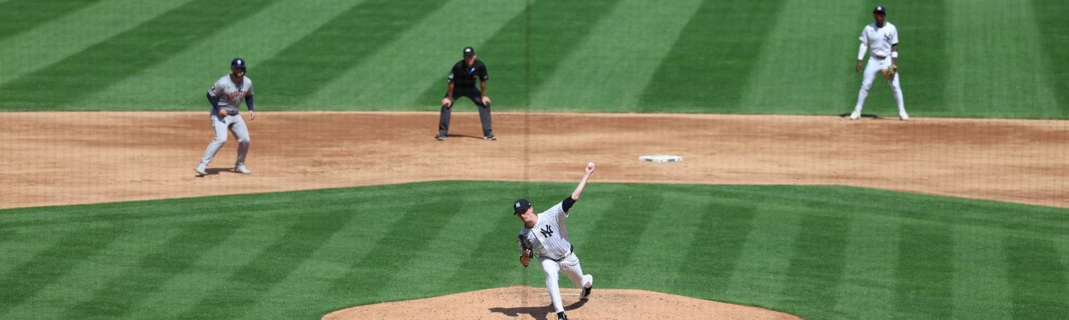 Aaron Judge de los New York Yankees bateando durante un partido de la MLB 2025