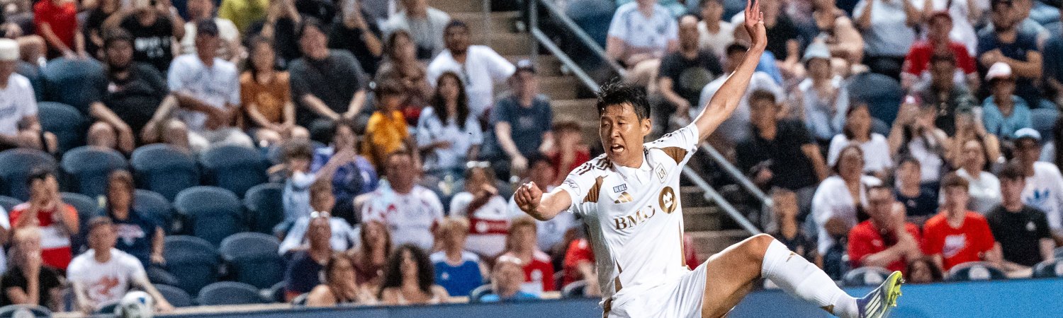 Son Heung-Min celebra jugada en un partido con Tottenham antes de unirse a LAFC