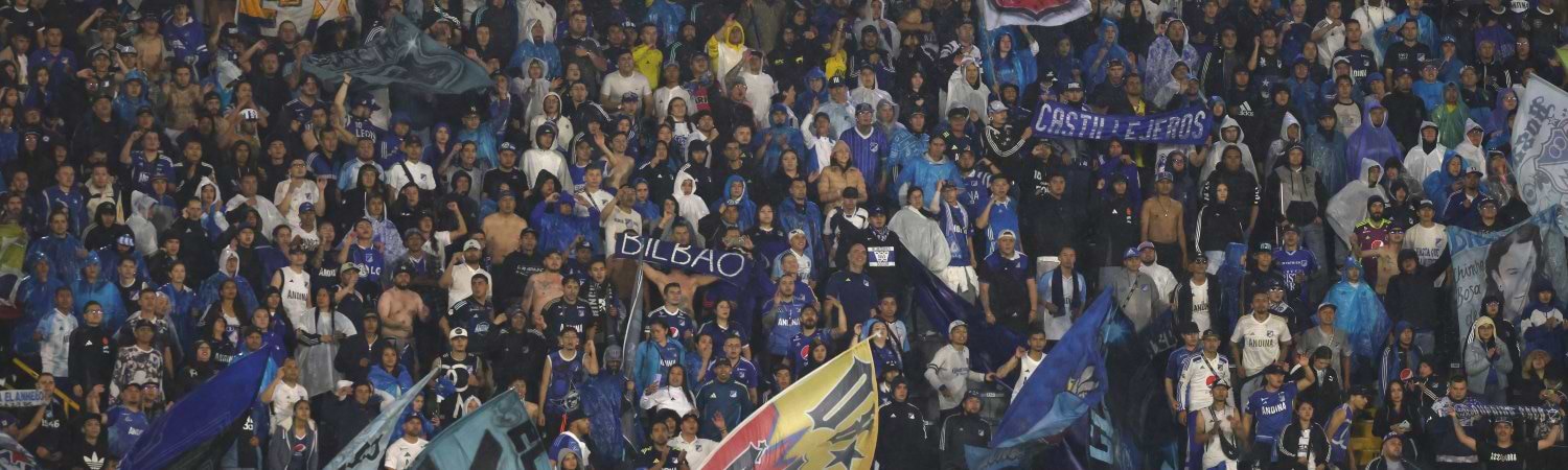 hinchas del FC Millonarios apoyando al equipo en el ultimo partido