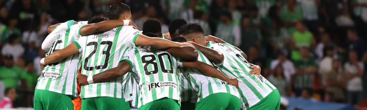Atlético Nacional Equipo de Futbol - Jugadores en rueda planeando estrategia