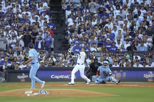 Yamamoto batea en el partido donde Dodgers s ecorona como campeón de la serie mundial 2025