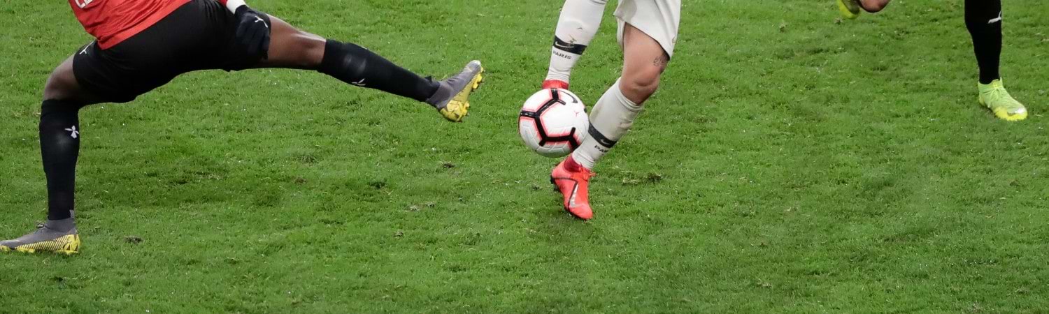 jugadores de futbol y el Under de 2.5 en las apuestas