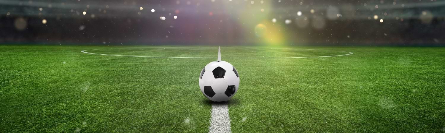 Futbol , balon en campo de futbol