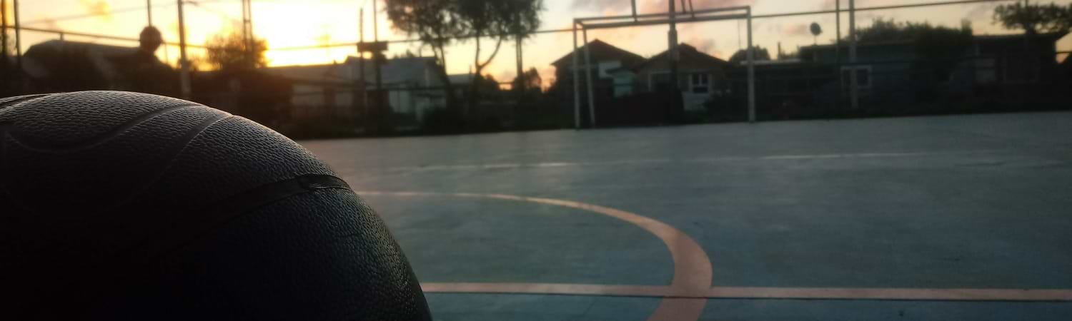 campo basquetball al aire libre par anota de chris Paul