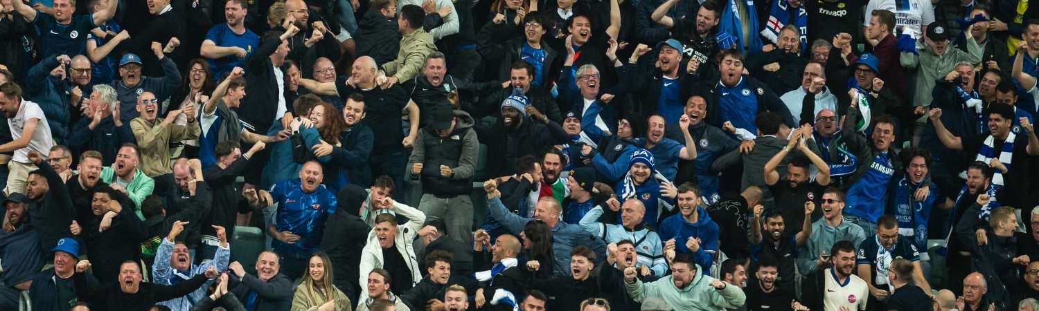 fanaticos del chelsea en partido