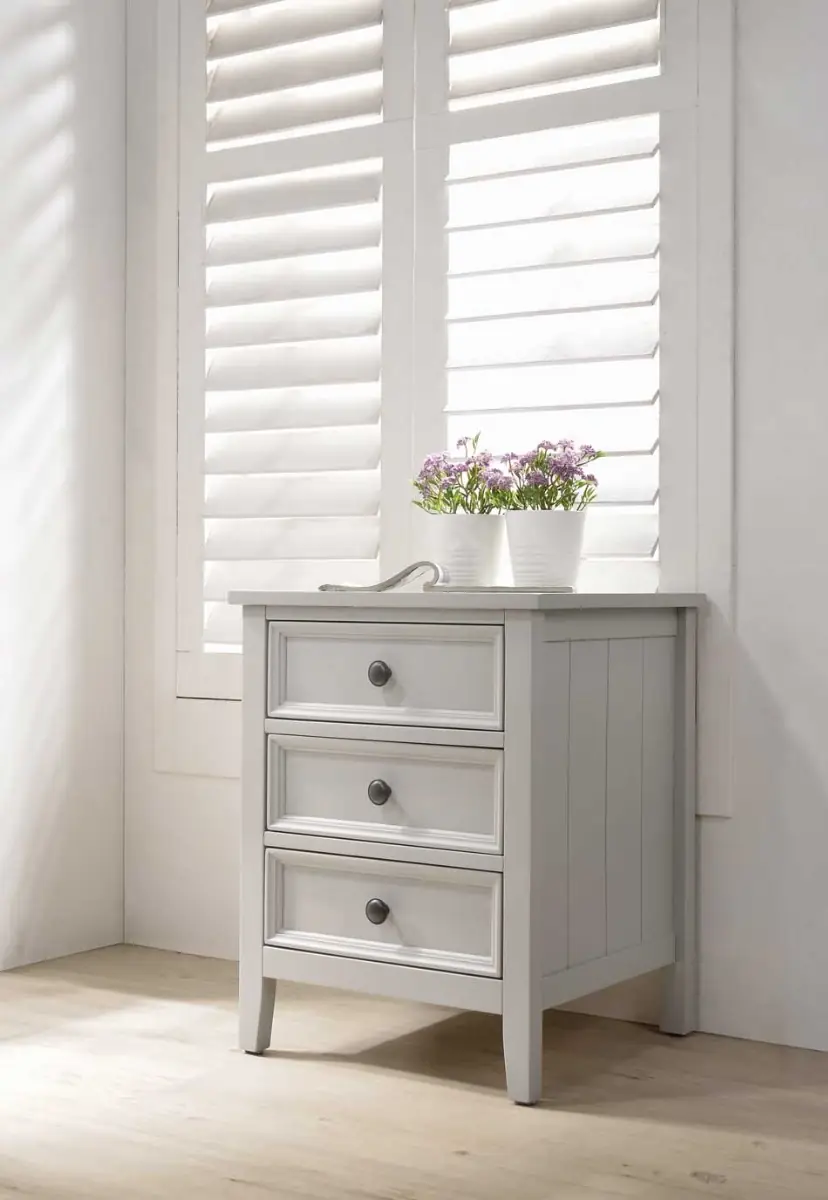 white 2 door wardobe