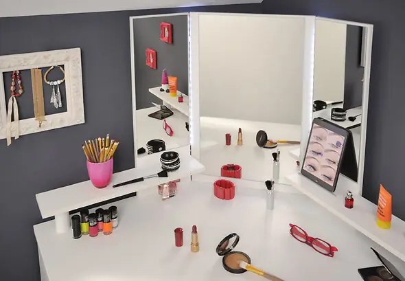 Parisot Corner Beauty Bar