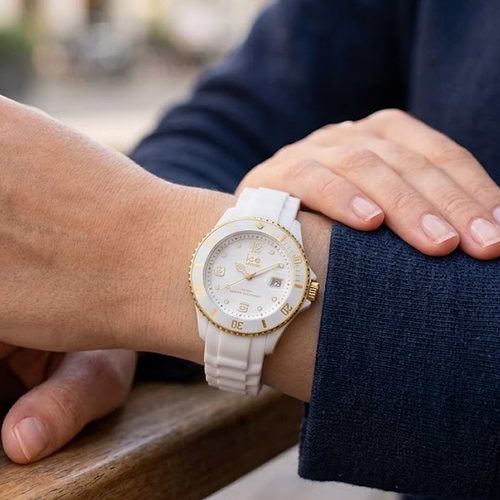 שעון אייס ווטש לנשים ICE-Watch קוורץ לבן עם פרטים בגוון זהב 026502