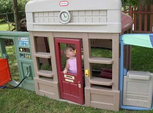 בית פלסטיק לילדים דגם עיר הילדים בצבעי אדמה Little Tikes 444D 
