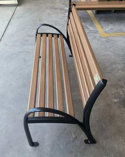 ספסל גינה אלומיניום דגם אורון דמוי עץ