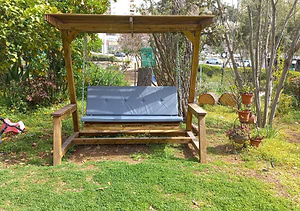 נדנדה מעץ מלא דגם יובל