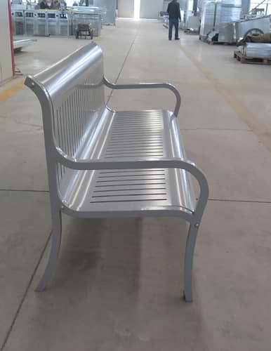 ספסל גינה לשימוש ציבורי דגם יניר גוון אפור או ירוק  