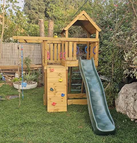 בית עץ על עמודים לילדים – דגם נמרוד 