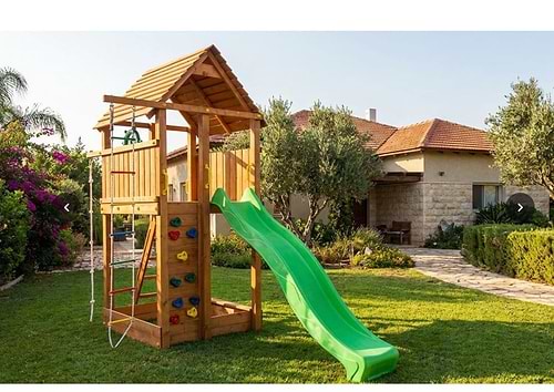בית ילדים מעץ על עמודים  – דגם הודיה 