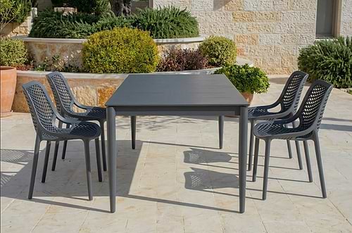 אפור כהה