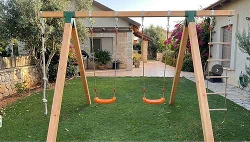 נדנדת עץ זוגית עם חבל טיפוס וסולם חבלים  לילדים 