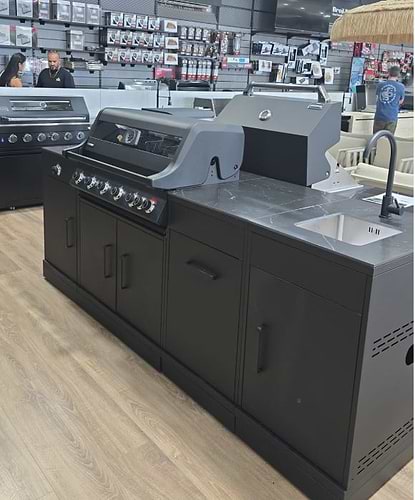 מטבח חוץ מהודר דגם אורורה 6 מבערים כולל כיור וכירת צד עם משטח שיש