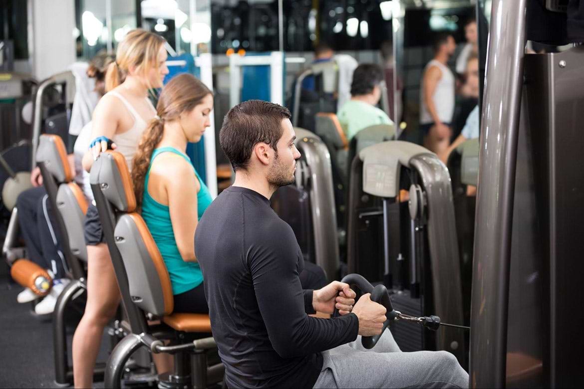 Anaerobic Exercise several people in gym using aerobic exercise machines