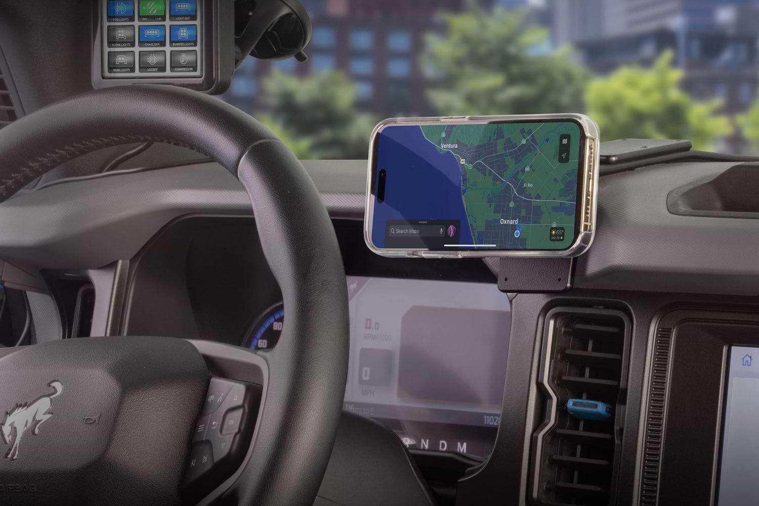 phone chargina via custom fit wireless charging dash mount