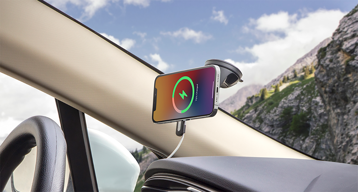 mounted phone iphone chargina via wireless charging mount on windshield