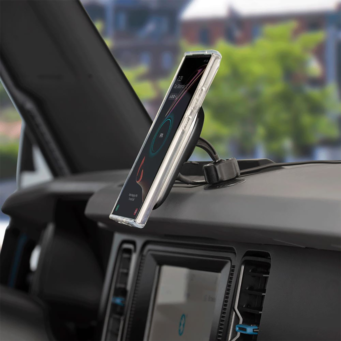 pro charge5 phone charging on car dash via Scosche wireless charging dash mount