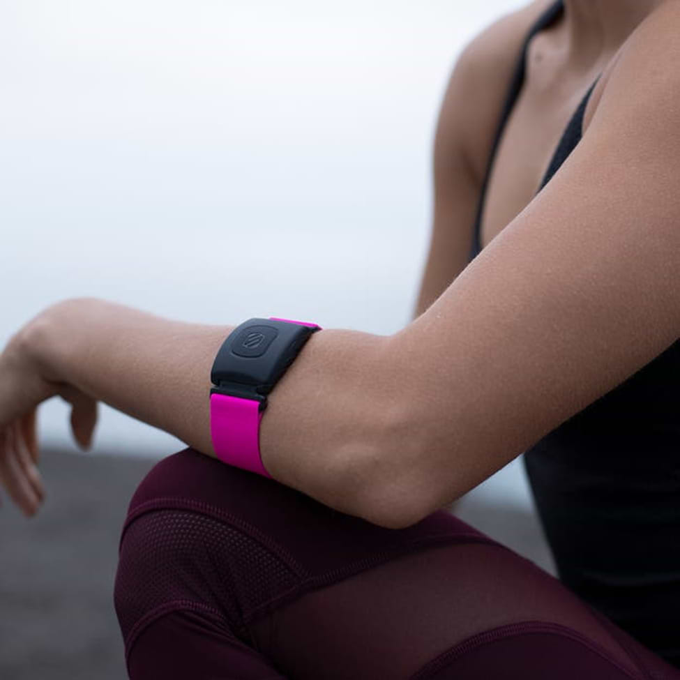 scosche rhythm plus 2 0 heart rate monitor armband woman wearing scosche rhythm plus 2 0 heart rate monitor armband
