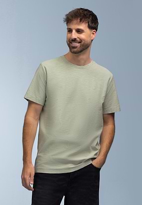 Katoenen-T-shirt-met-rubberbadge