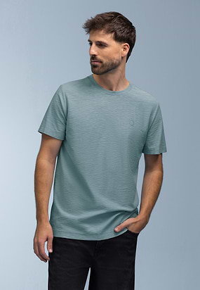 Katoenen-T-shirt-met-rubberbadge