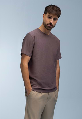 Katoenen-T-shirt-met-rubberbadge