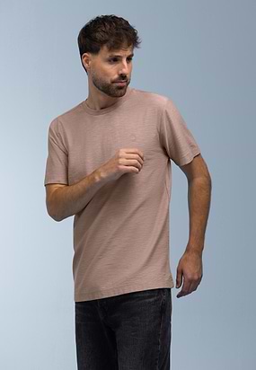 Katoenen-T-shirt-met-rubberbadge