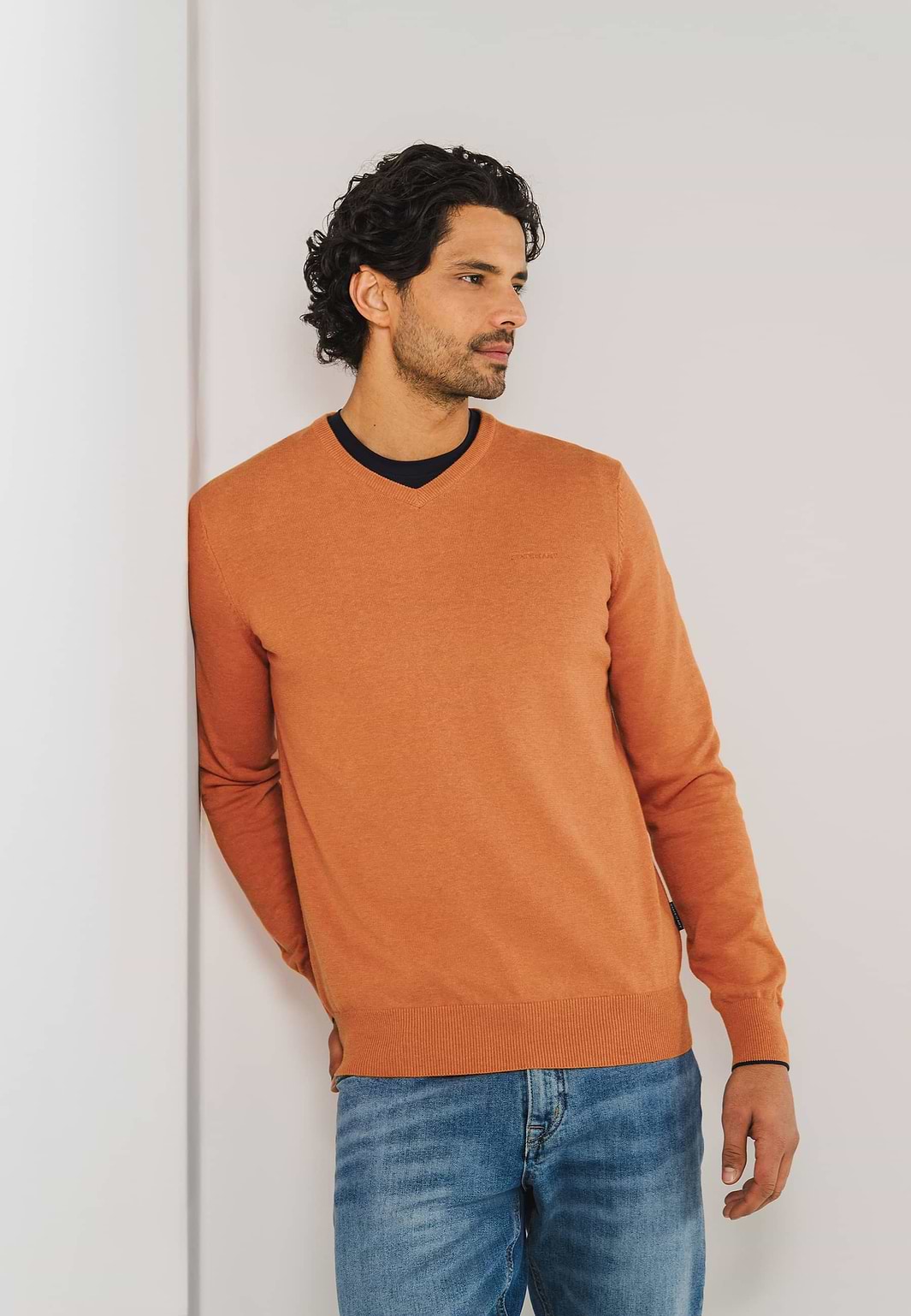 Basis-trui-met-V-hals
