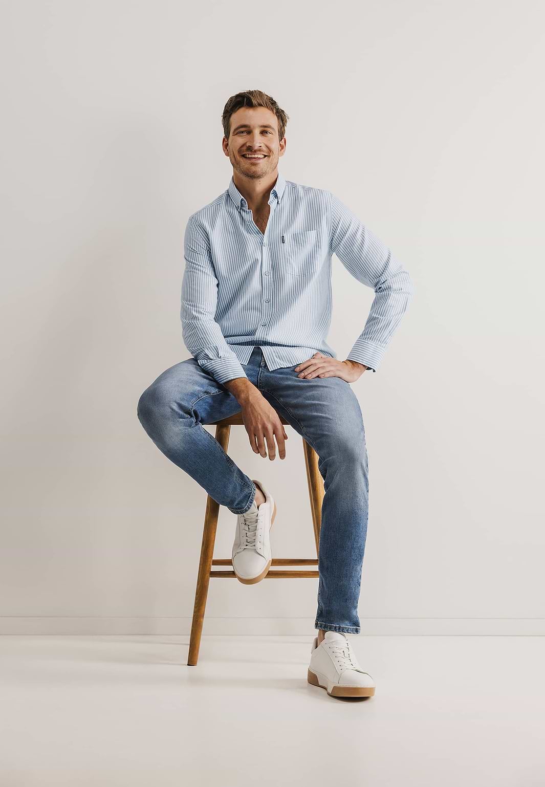 Chemise-Oxford-avec-motif-à-rayures
