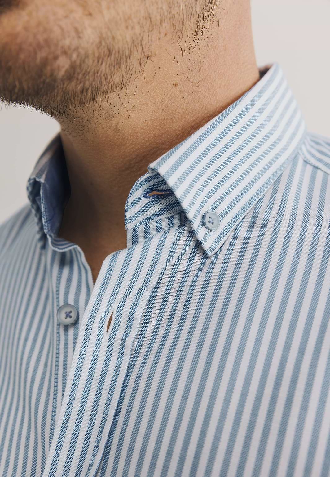 Chemise-Oxford-avec-motif-à-rayures