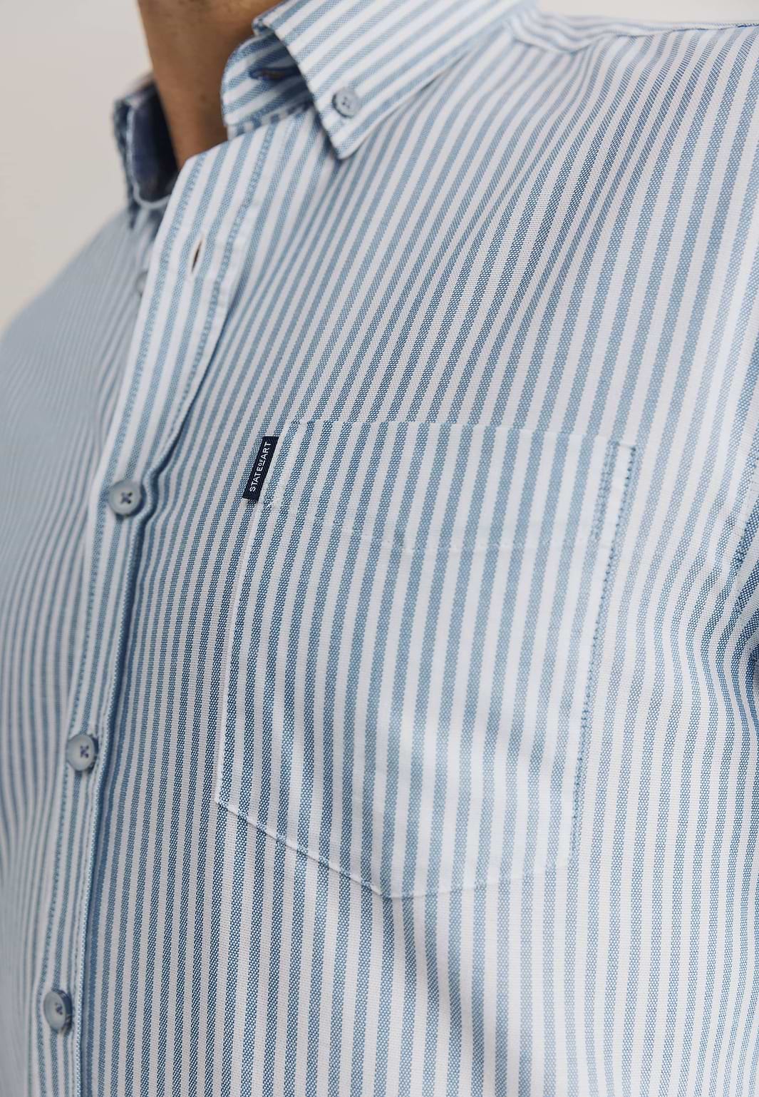 Chemise-Oxford-avec-motif-à-rayures