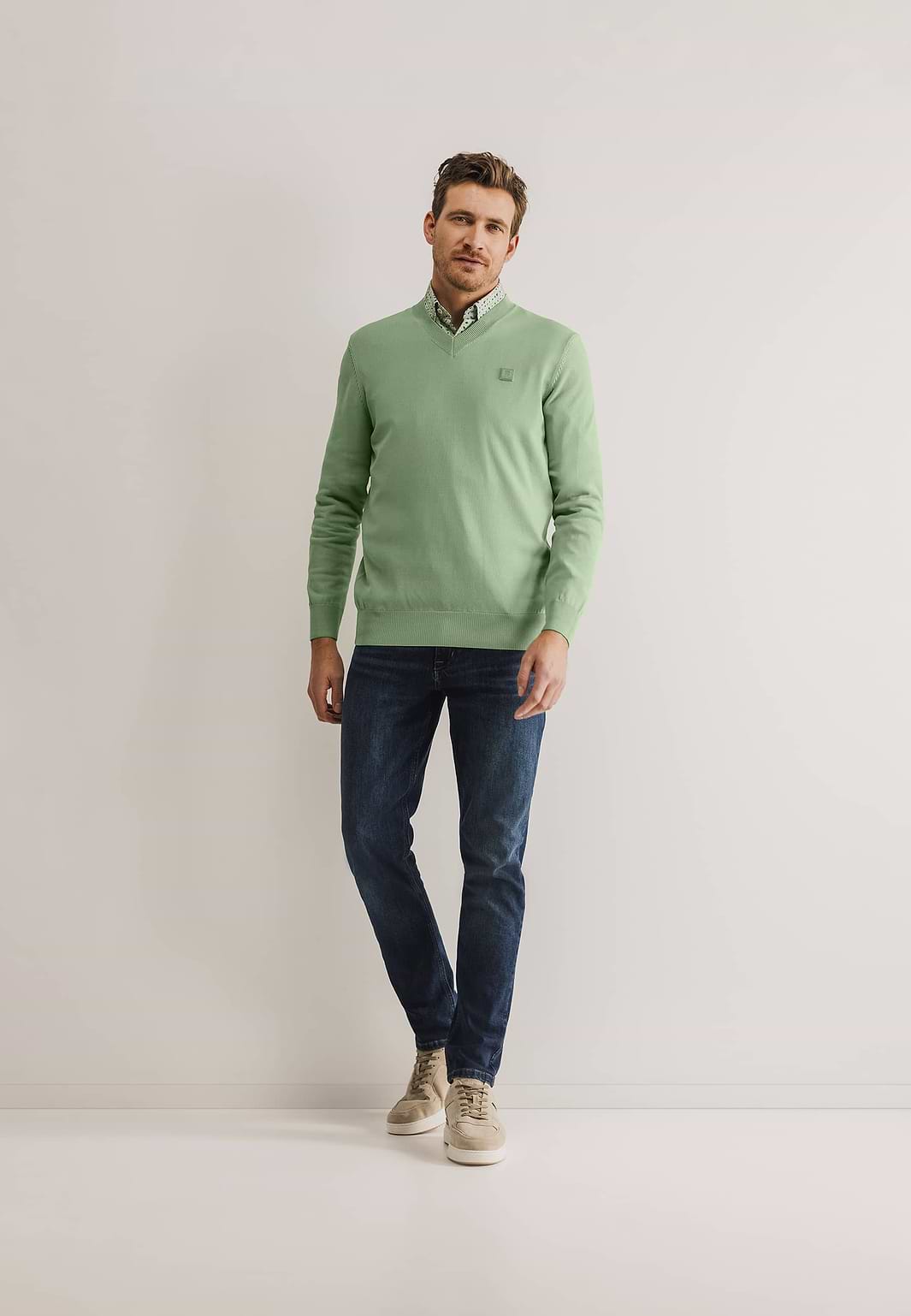 V-hals-trui-van-een-viscose-mix