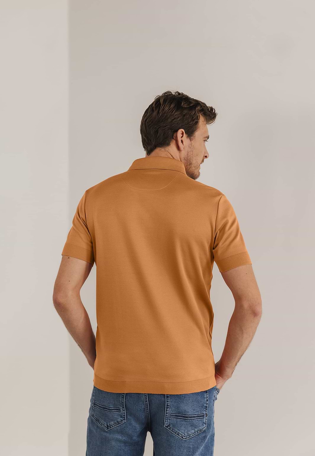 Polo-tricoté-avec-impression-caoutchouc