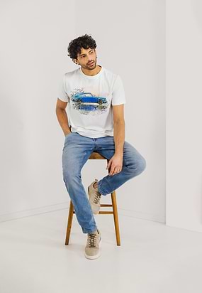 T-shirt-met-digitale-print-op-de-borst
