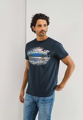 T-shirt-met-digitale-print-op-de-borst