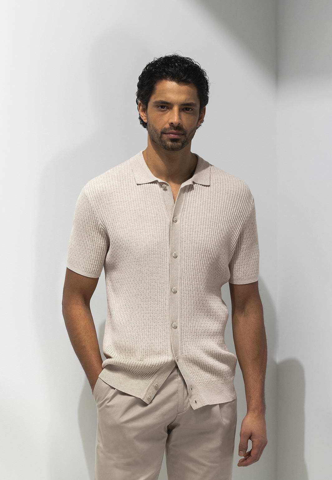 Cardigan-polo-ATELIER-avec-fermeture-boutonnée