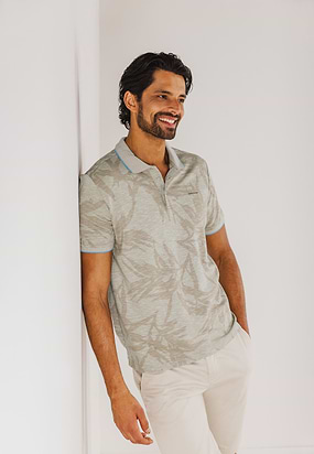 Piqué-polo-met-all-over-print
