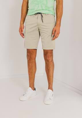 Chinoshort-van-een-katoenmix