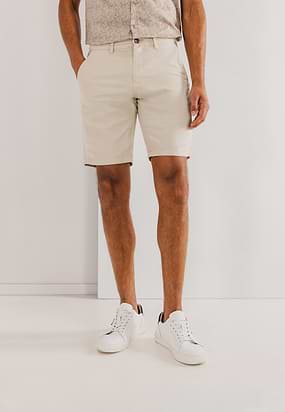 Carpenter-short-met-visgraatdetails