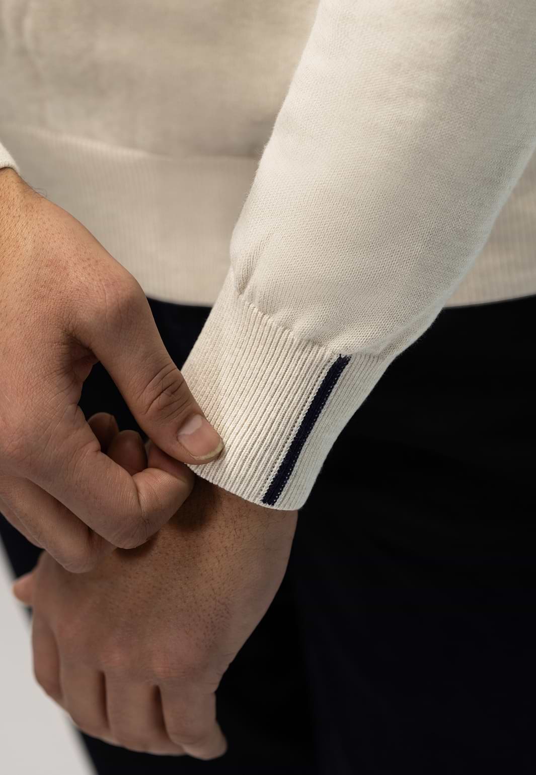 Fijngebreide-V-hals-trui