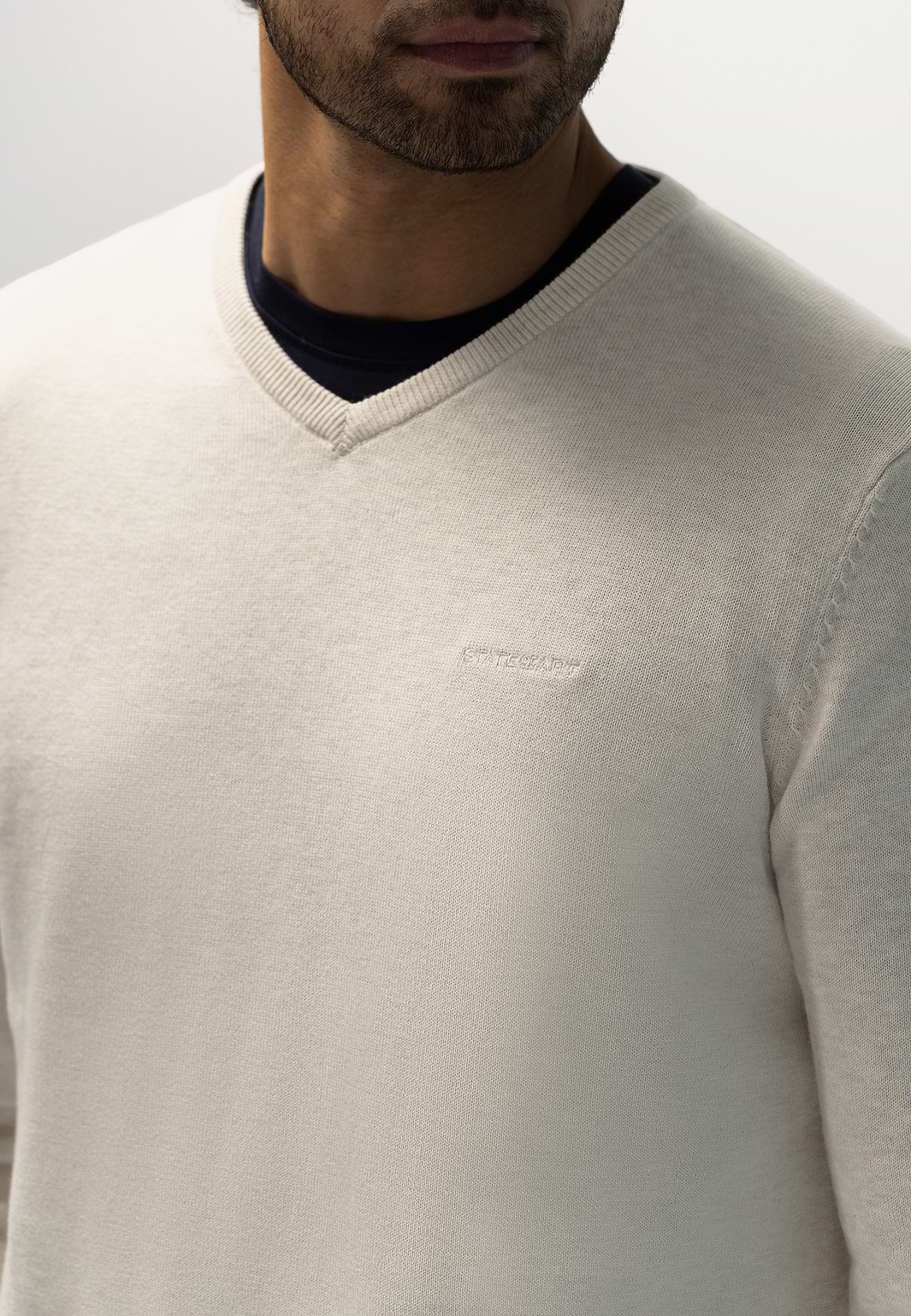 Fijngebreide-V-hals-trui