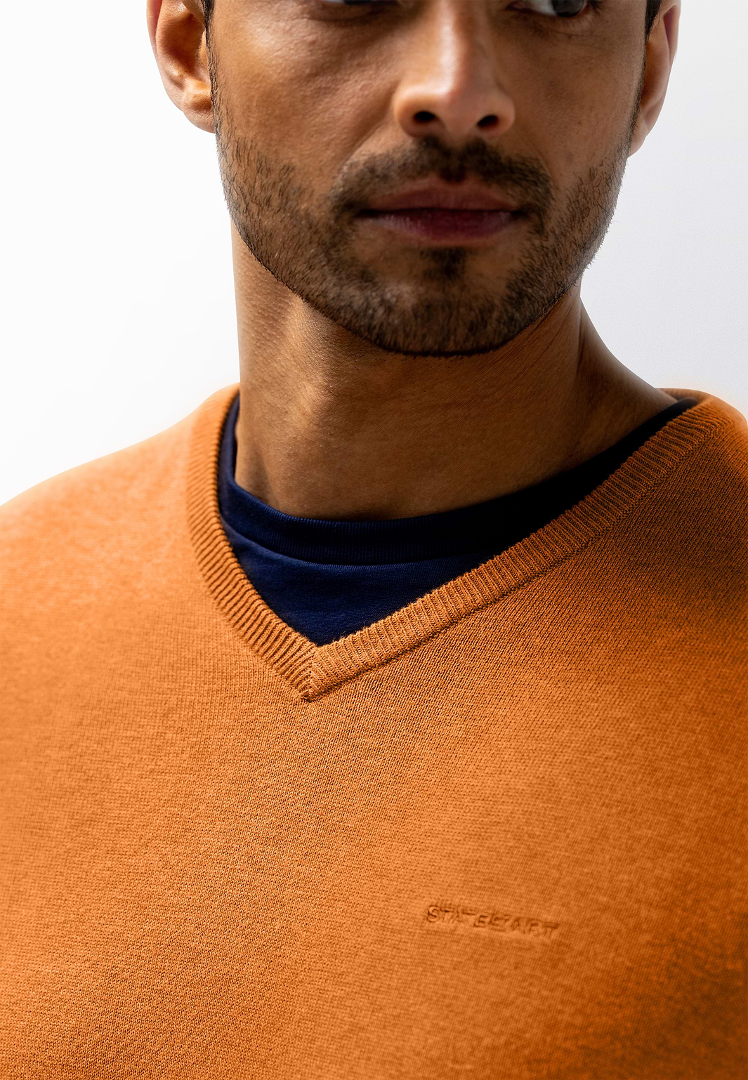 Fijngebreide-V-hals-trui